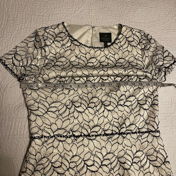 Adrianna Papell Short Sleeves Knee Lenght White and Black Lace Dress size 8 - Picture 5 of 7